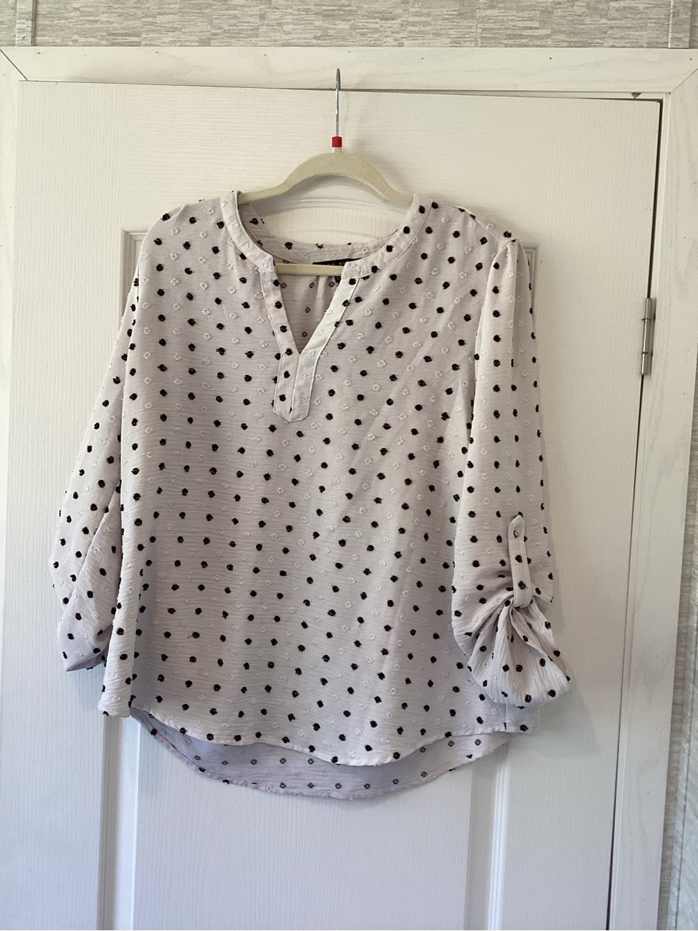Como Black Polka Dot Split-Neck Blouse in White and Black XL EUC